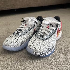 Nike LeBron 20 "The Debut" White Metalic Gold Shoe Size 3.5 Men / 5 Women. New